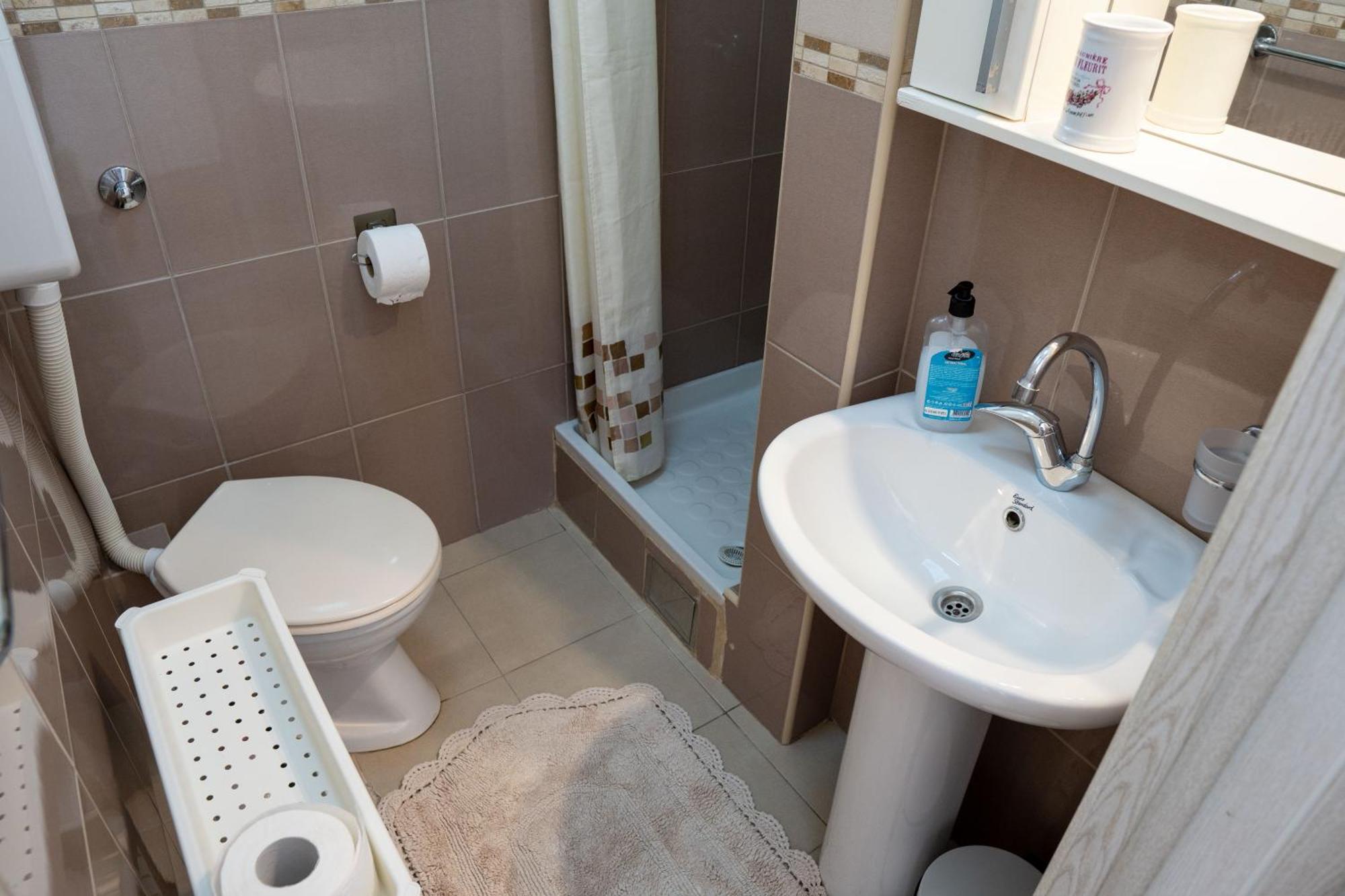 M&B Apartment Kotor Luaran gambar