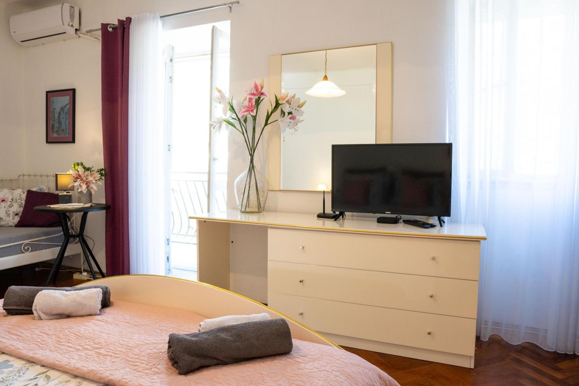 M&B Apartment Kotor Luaran gambar