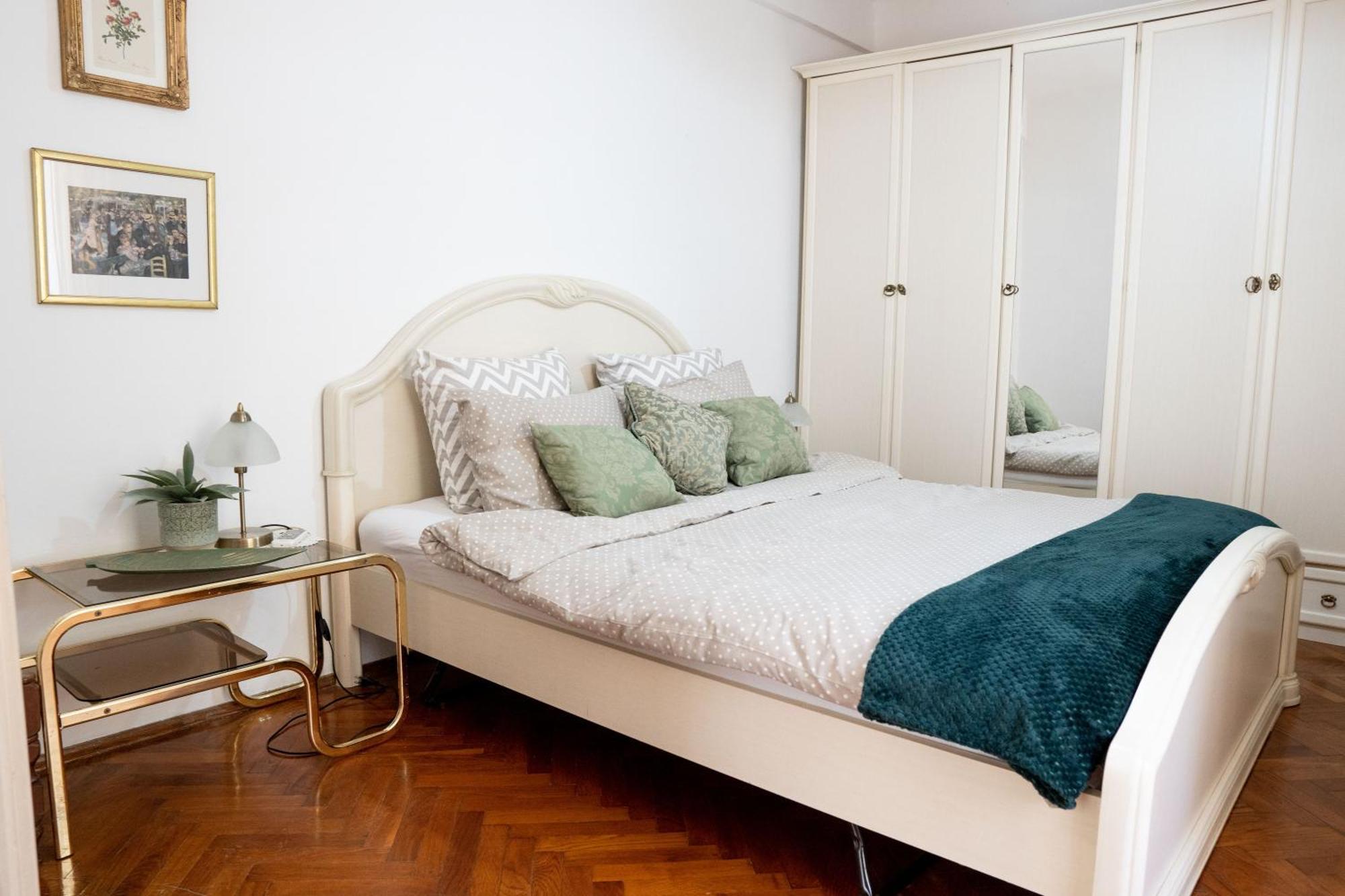 M&B Apartment Kotor Luaran gambar