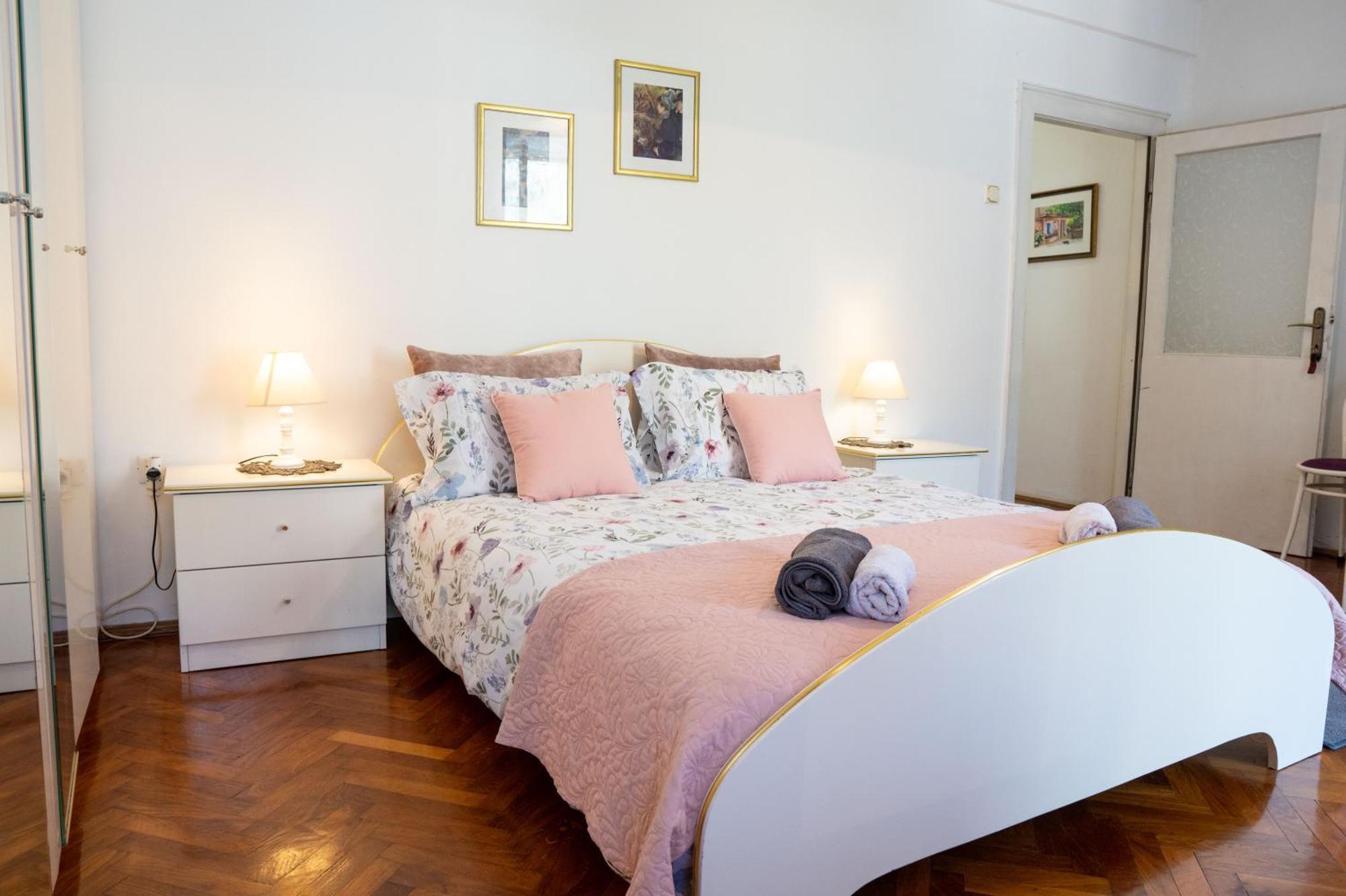 M&B Apartment Kotor Luaran gambar