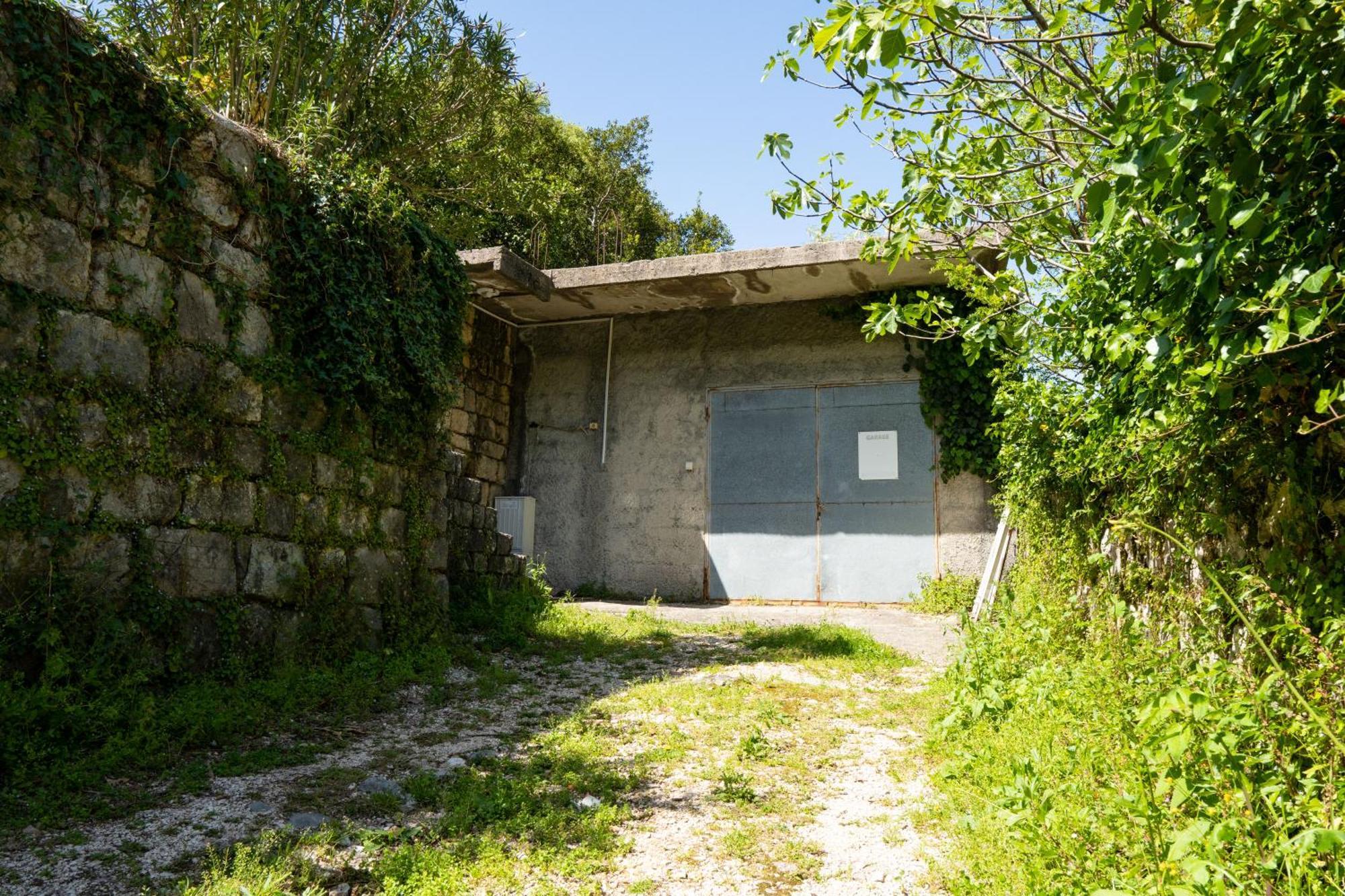 M&B Apartment Kotor Luaran gambar