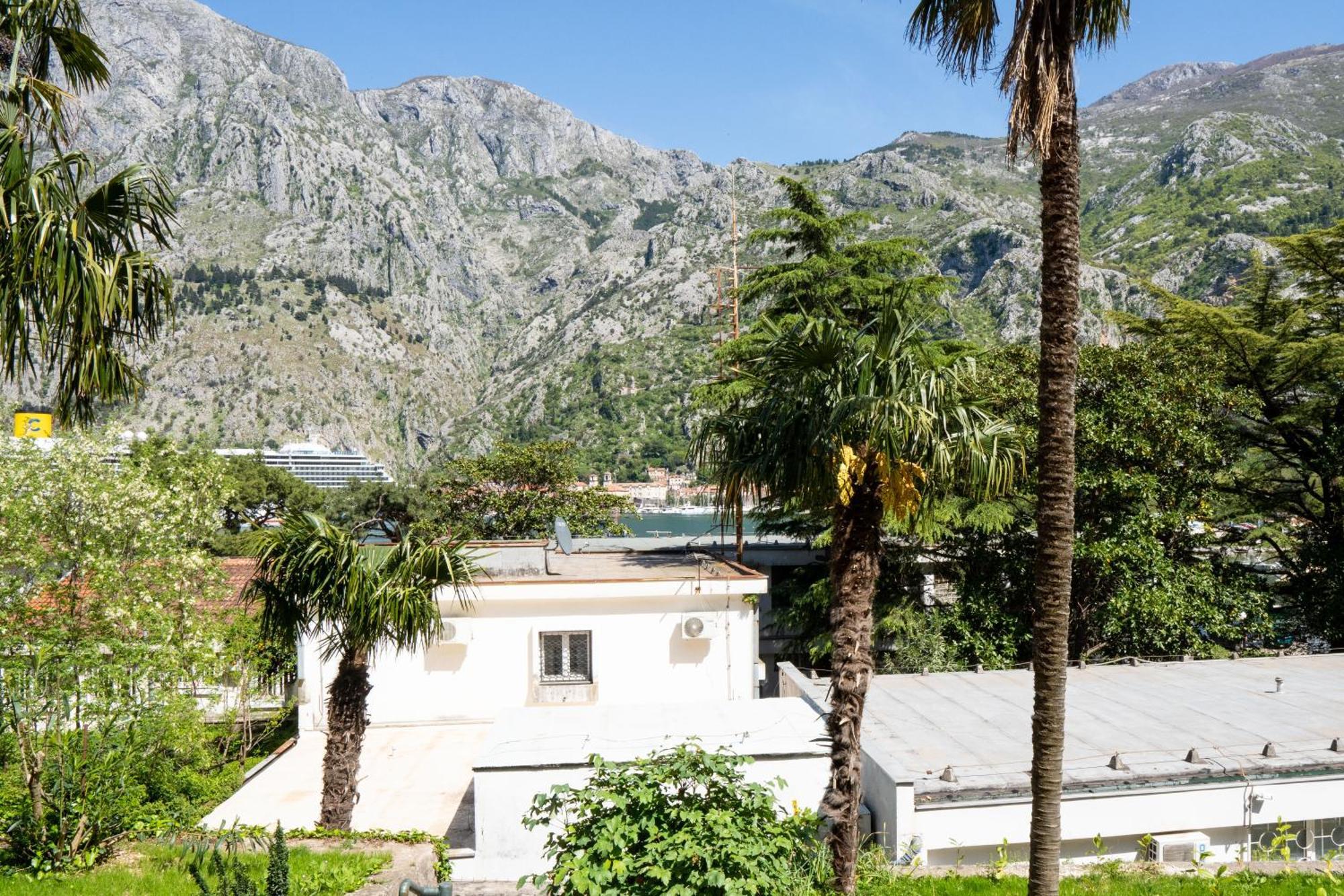 M&B Apartment Kotor Luaran gambar