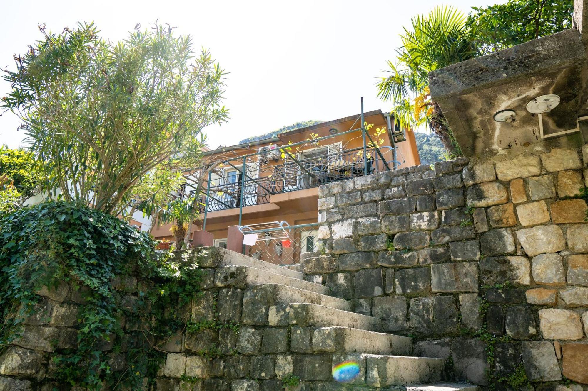 M&B Apartment Kotor Luaran gambar