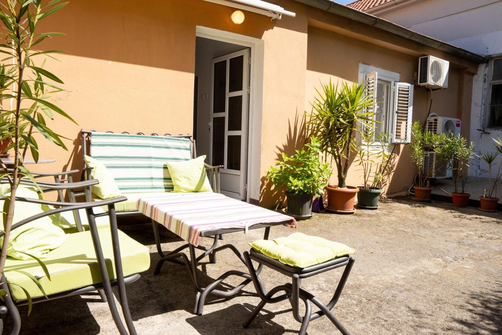 M&B Apartment Kotor Luaran gambar